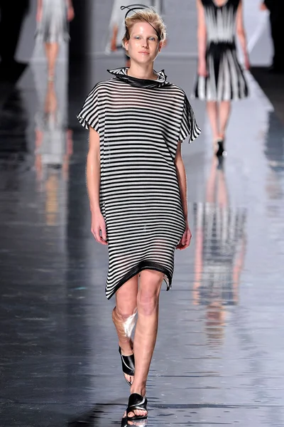 Look 15